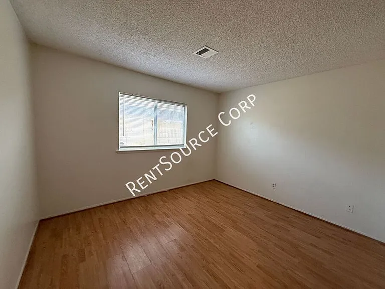 519 W Avenue J15 — Photo 11