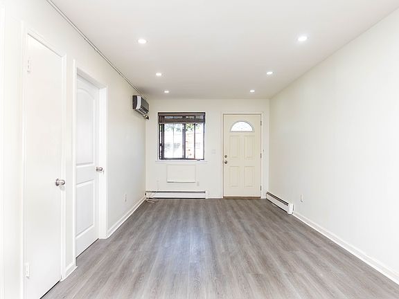 4th image of 6151 164th St APT 1R