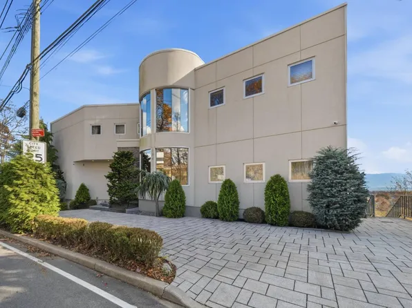 186 Flagg Pl, Staten Island, NY 10304