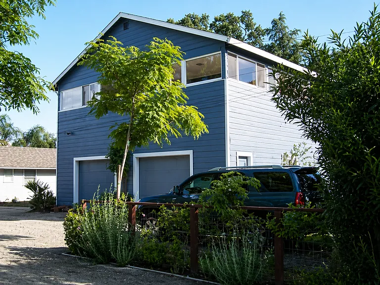 829 Hunt Ave — Photo 2