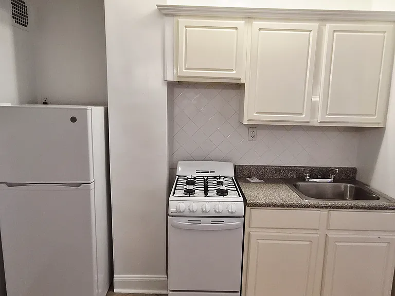 302 W 87th St #25 — Photo 6