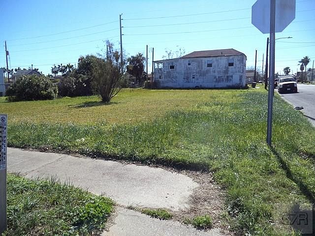 2nd image of 3725 Church St