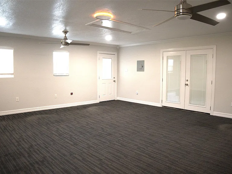 10203 Huntington Way Dr — Photo 16