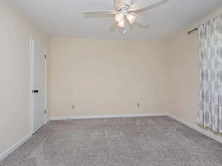 143 Caymen Ct — Photo 16