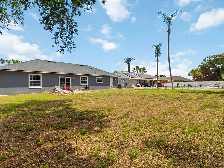 7832 Barberry Dr — Photo 16