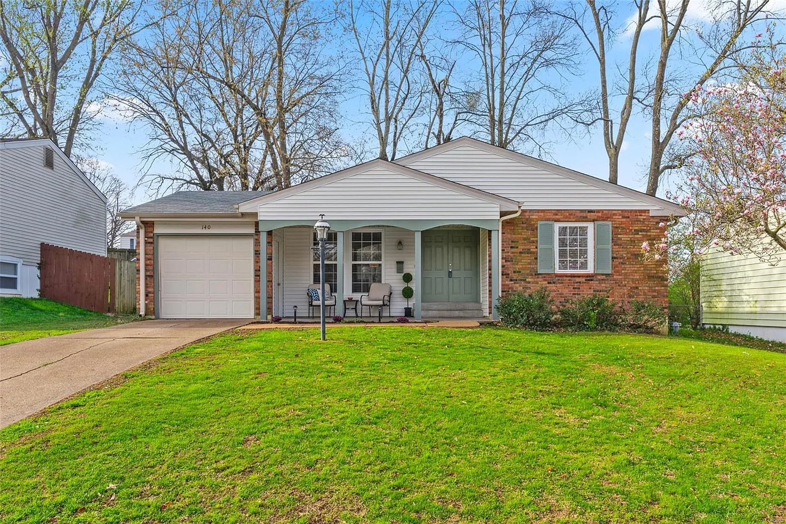 140 Maple Hill Ln photo 1