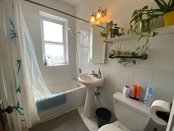 5th image of 3249 W Barry Ave #3