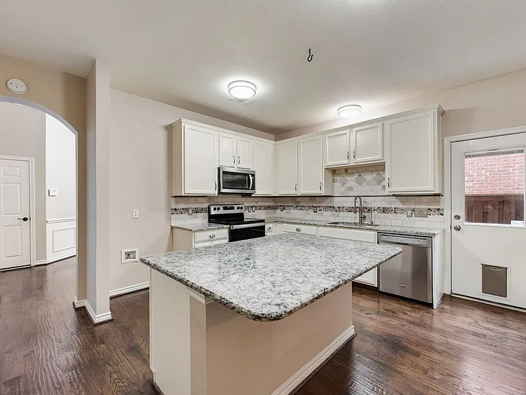 317 Gershwin Way — Photo 4