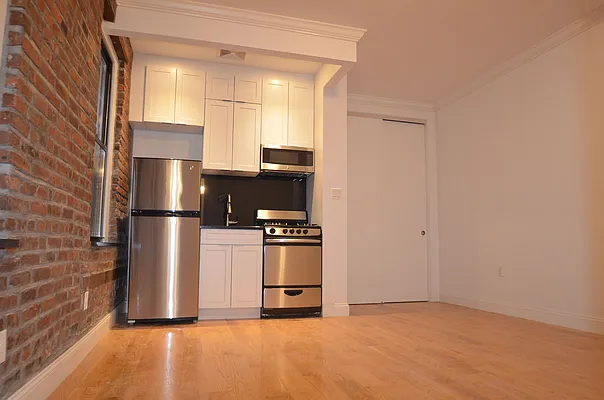 Rented by CITY SKYLINE REALTY INC | media 25