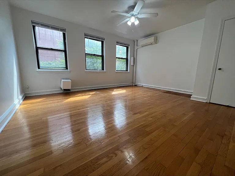 318 S 15th St #3F — Photo 2