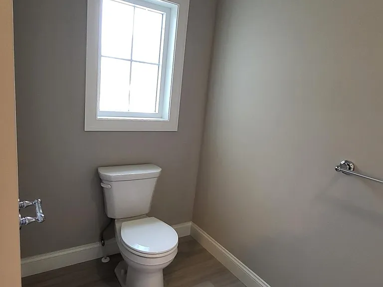 Master Bedroom's Private Full Bathroom