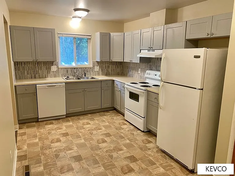 2413 Clearview Ave — Photo 11