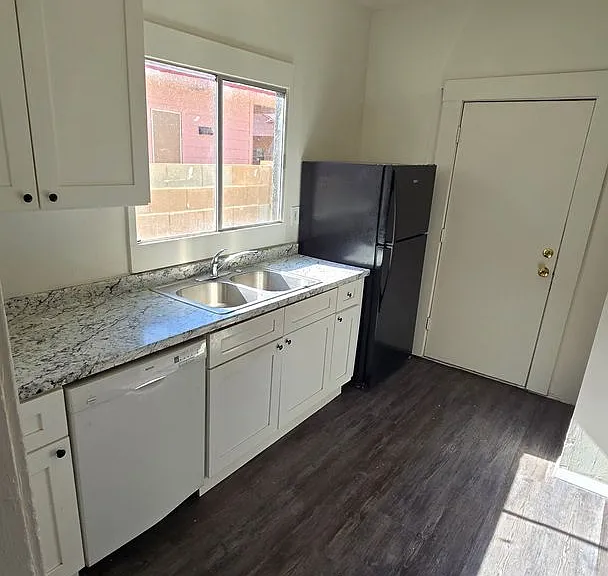 1216 E Pierce St — Photo 11