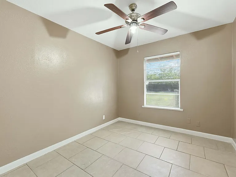 1110 Shephard Dr — Photo 5