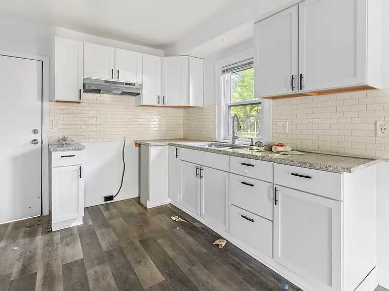 6107 Walrond Ave — Photo 4