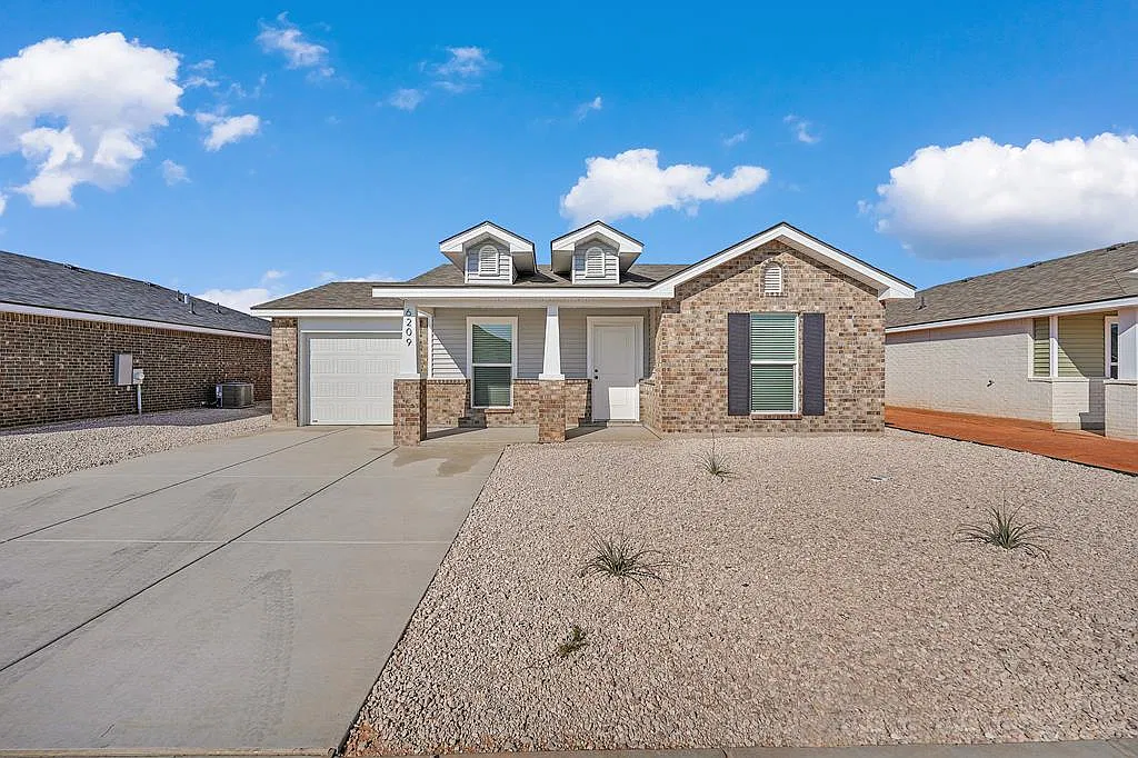 3 bed, 1254 sqft, $2,325 — Photo 1