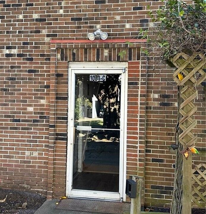 2nd image of 1063 48th St APT C3