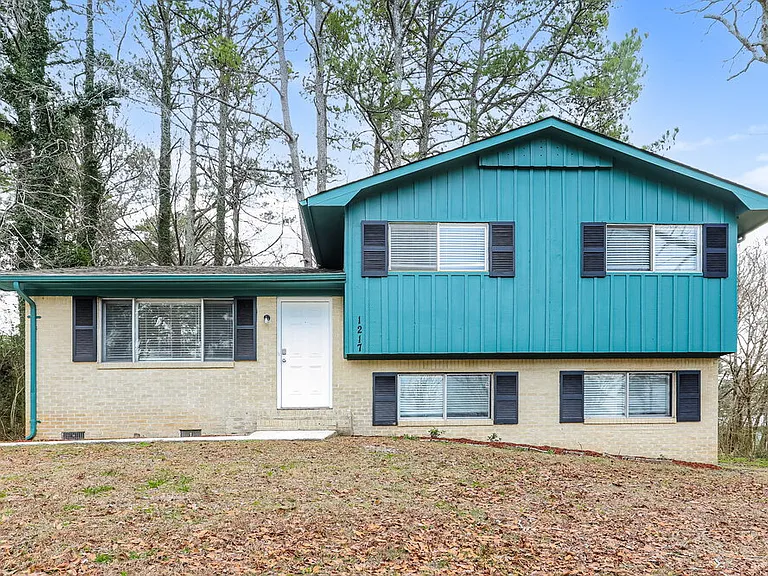 1217 Turf Dr — Photo 1