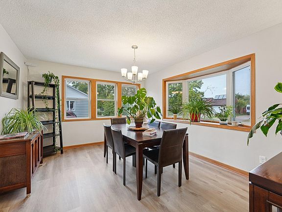 5th image of 2017 Brookview Dr