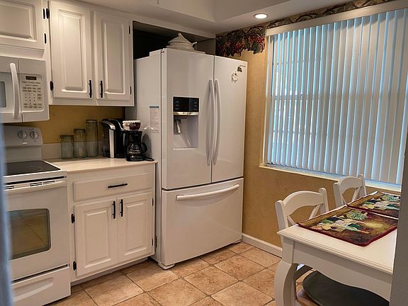 2nd image of 2703 Nassau Bend #G2