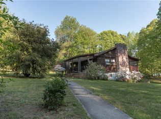 423 N Lakeshore Dr, Louisa, VA 23093