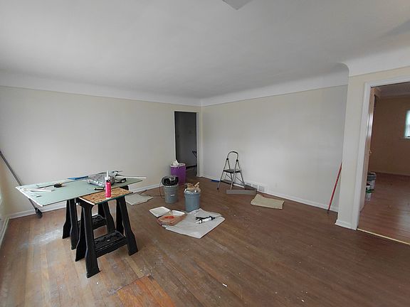 2nd image of 225 W Gracelawn Ave