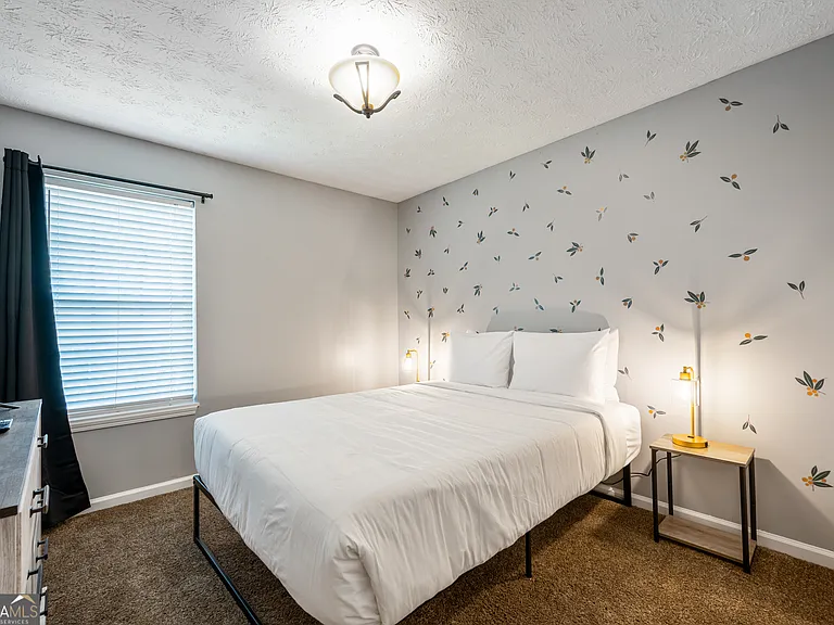 18 Larkspur Ln — Photo 10