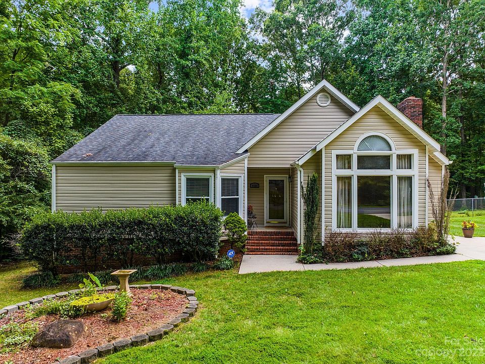 1st image of 4484 Huntington Dr