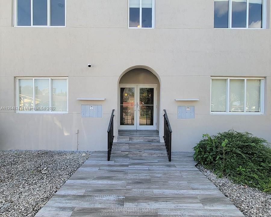 1st image of 2500 NE 192nd St APT 5