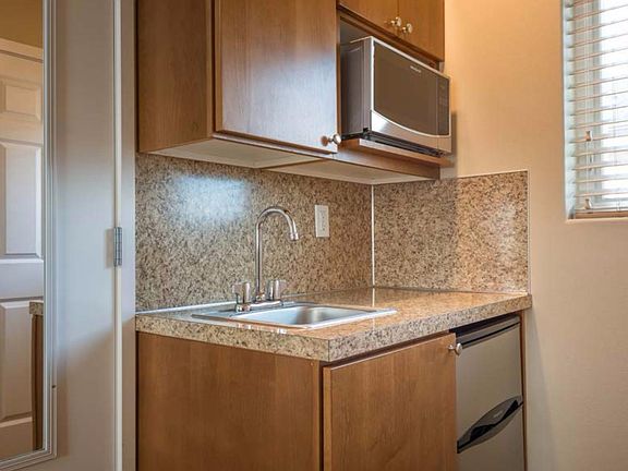 4th image of 315 10th Ave Unit A6