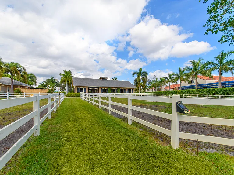 14911 Equestrian Way — Photo 21