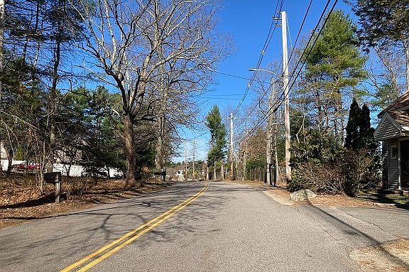 Exterior Neighborhood (street photo)