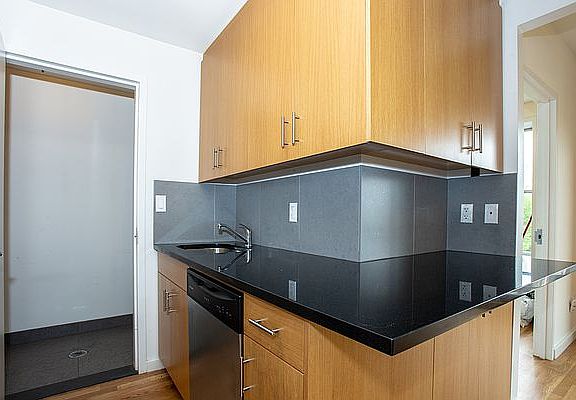 4th image of 261 Eckford St #2F