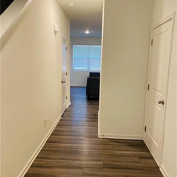 1042 Paddington Dr — Photo 6