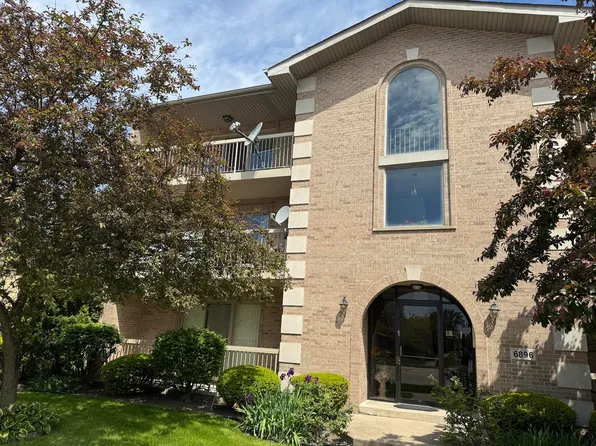 6896 W 87th St APT 3W, Burbank, IL 60459