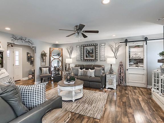 4th image of 3700 Marseille Dr