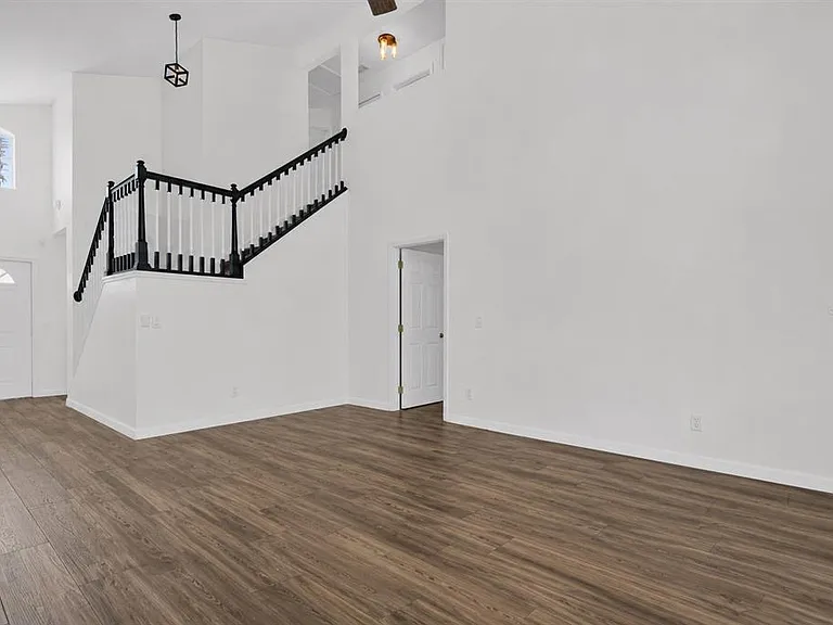 204 Gleneagles Dr — Photo 8