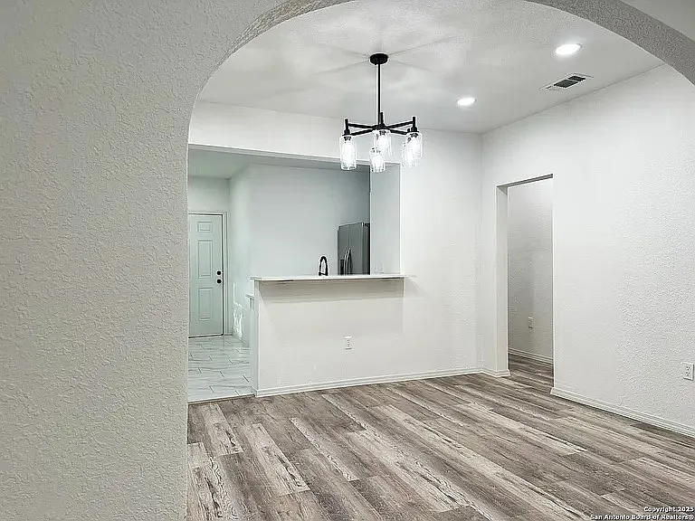 325 Robert E Lee St — Photo 7