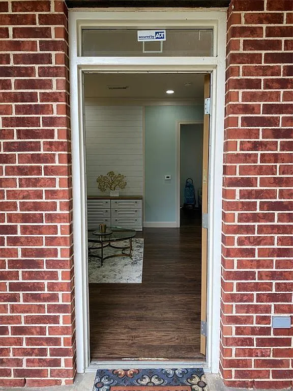 2 bed, 1.0 bath, 780 sqft, $1,750 — Photo 2