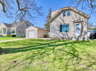3533 S 44th St, Greenfield, WI 53220