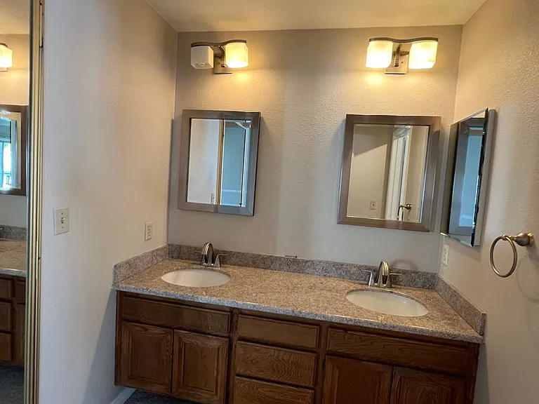 2604 Calle Elegante — Photo 18