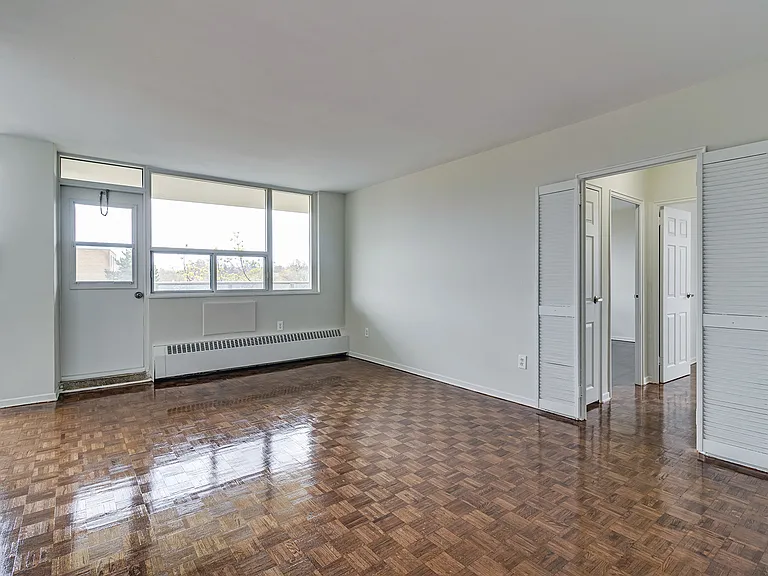 2900 Bathurst St — Photo 7