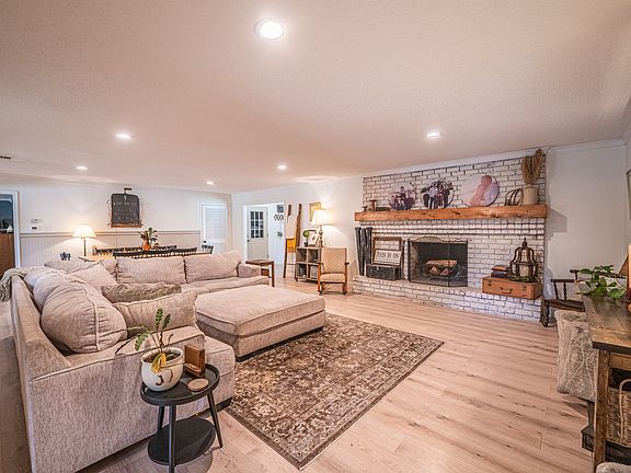 3rd image of 501 Junell St