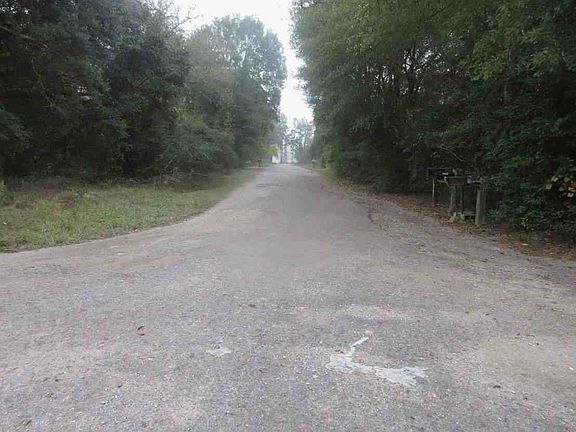 4th image of 121 Private Road 5280