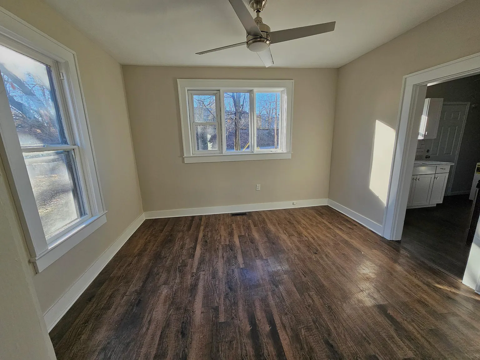 2 bed, 890 sqft, $900 — Photo 2