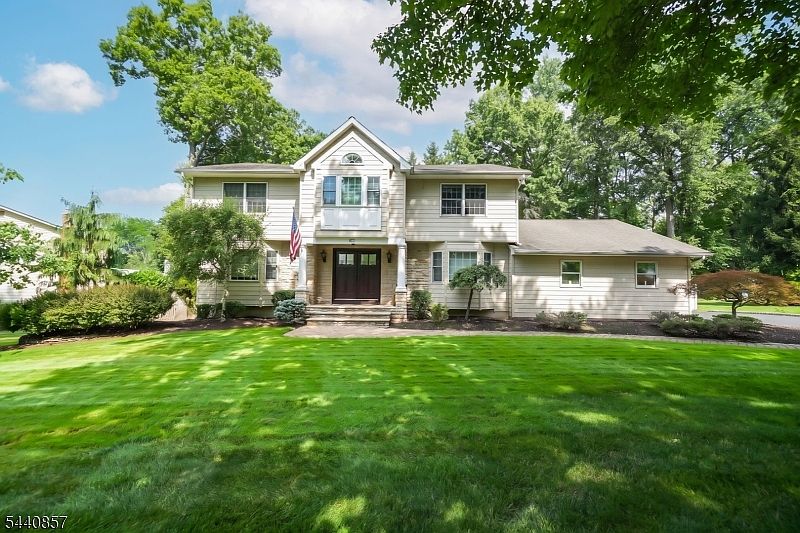 1st image of 23 Brittany Rd