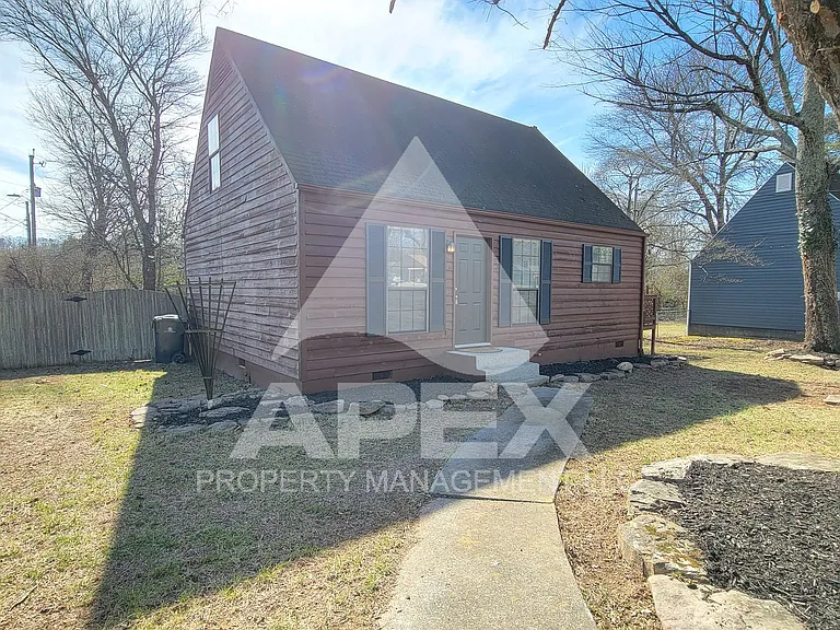 2028 Woodrow Dr — Photo 4
