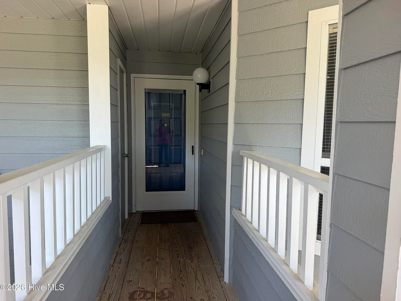 110 Breezewood Dr — Photo 2