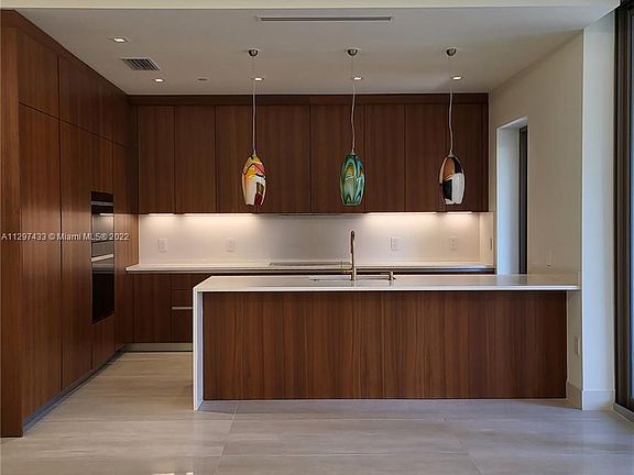 4th image of 515 Valencia Ave #203