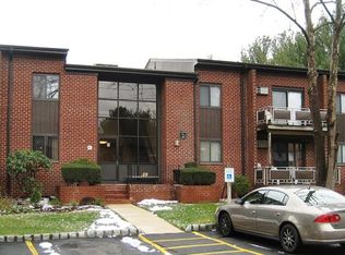 2 Charles Ln APT 1B, Pomona, NY 10970